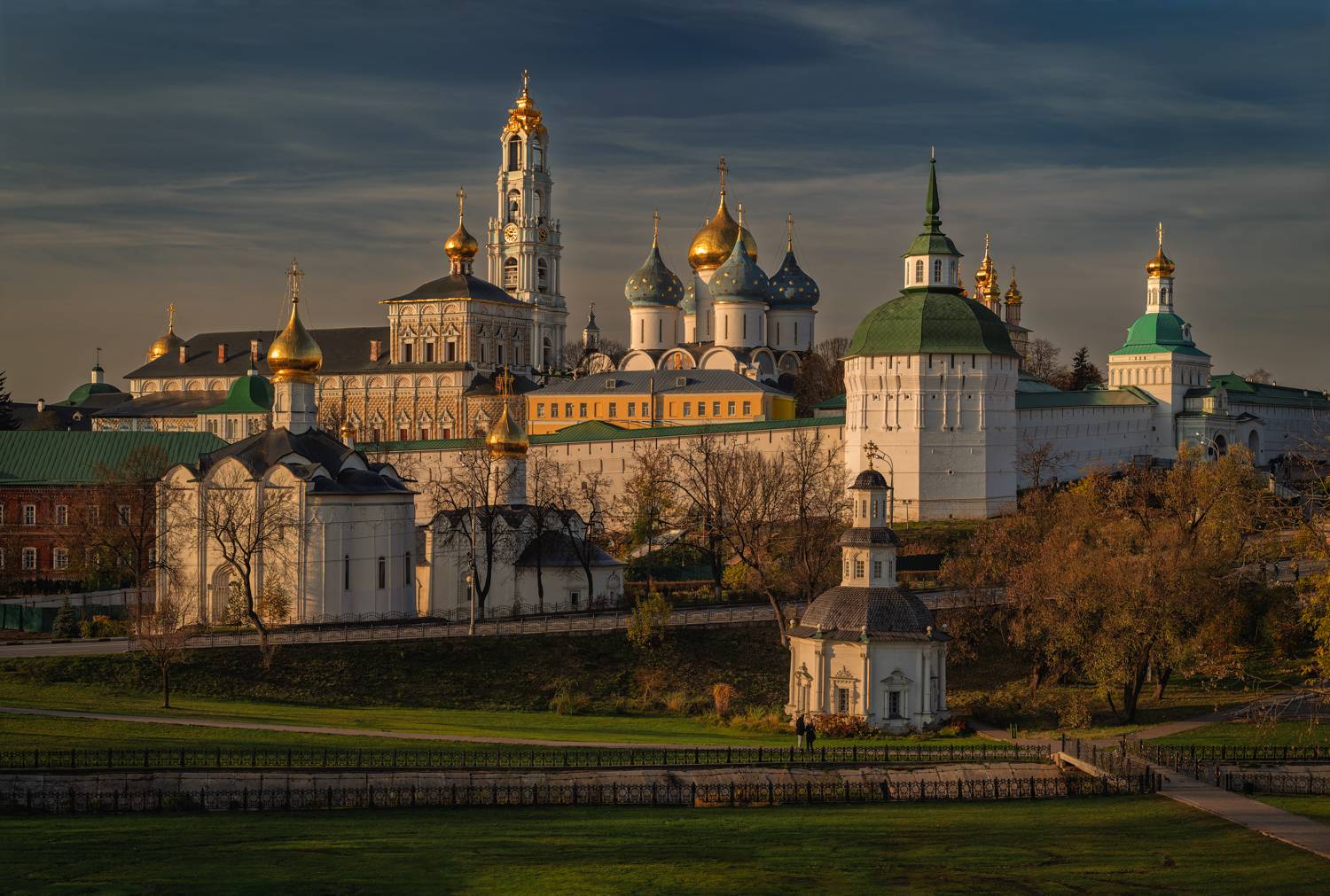 россия, храм, церковь, собор, монастырь, вечер, православие, лавра, сергиев посад, осень, Томислав Ракичевич