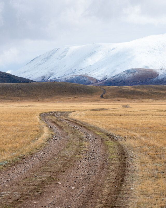 Вдаль бежит дорога. фото превью