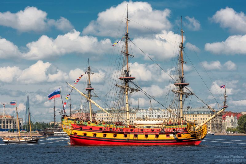 город, архитектура, санкт-петербург, река нева, день вмф, парусник полтава, корабли на неве, городской пейзаж Парусник Полтава - символ победы в морской истории российской державы фото превью