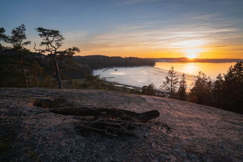 город, вечер, лед, весна, закат, озеро На закате дня фото превью