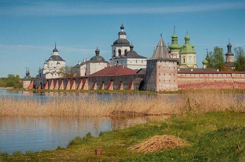 Древние стены