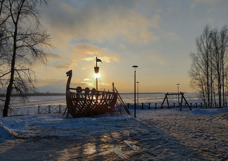 Закат солнца. Город Онега. Набережная реки Онега. фото превью