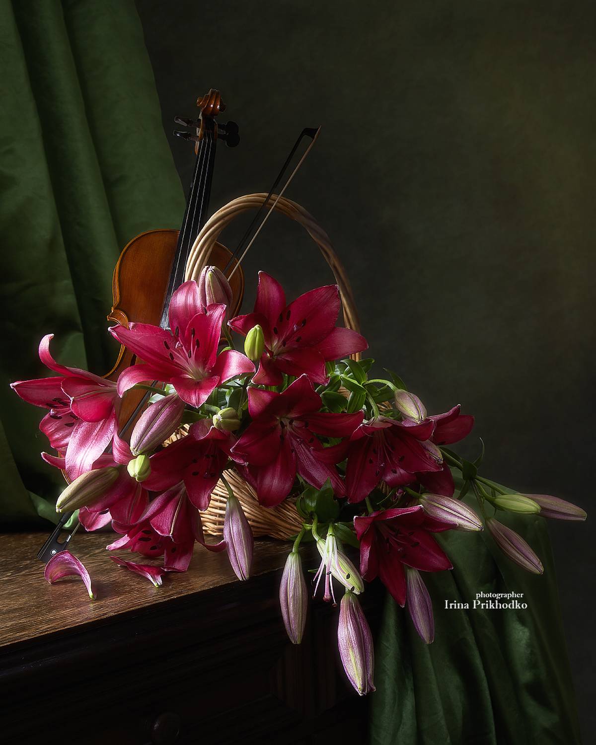 натюрморт, цветы, лилии, скрипка, Приходько Ирина