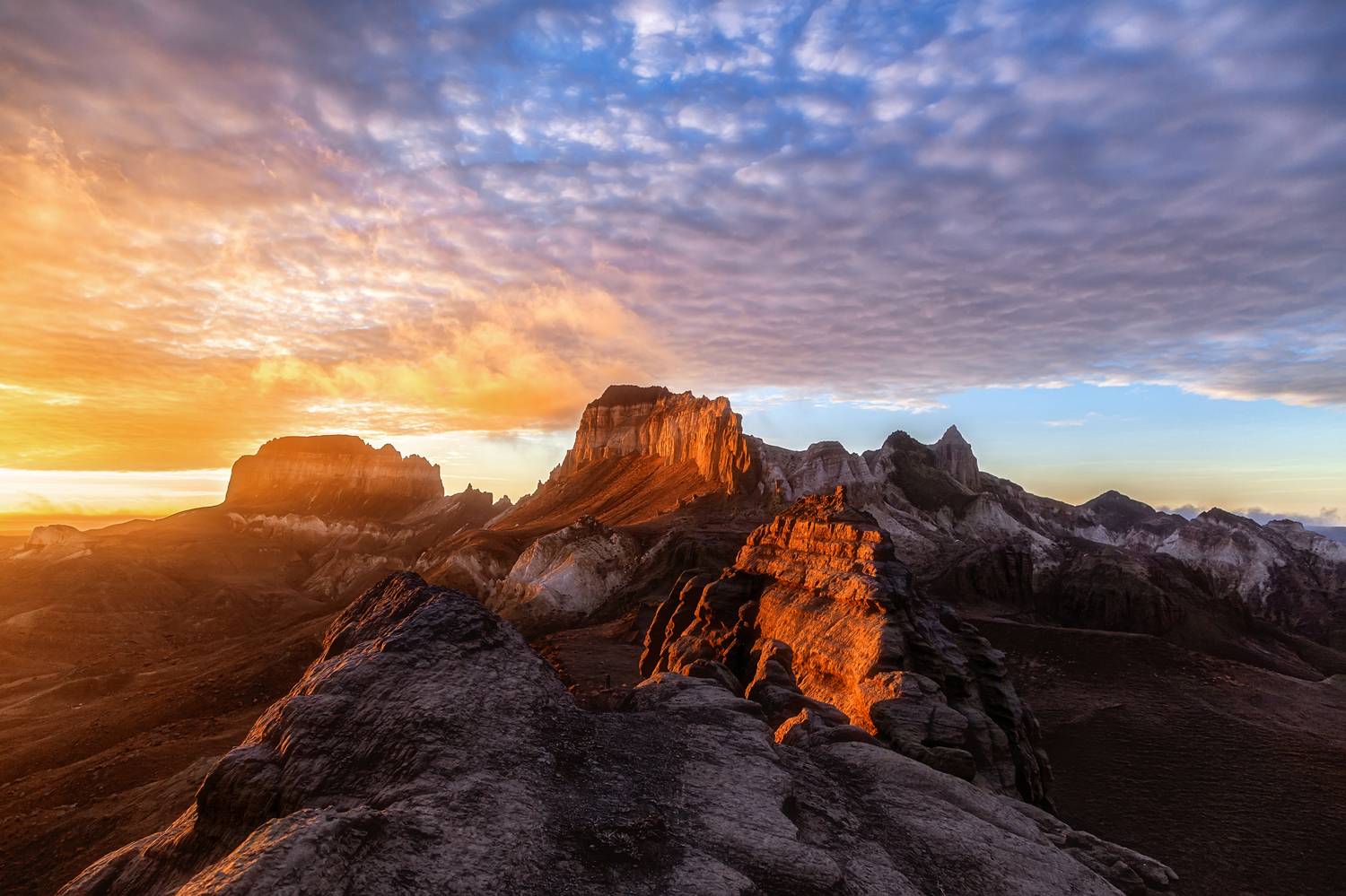 Айракты, Бозжира, Кокосем, Кокесем, Казахстан, Мангистау, Каньон, Тузбаир, отражение, Клыки, Корабль, Бокты, Лензбол, Арка, Закат, рассвет, день, пейзаж, долина шаров, яйца динозавров, Шергала, Тетис, Тирамису, Устюрт, Национальный парк, нацпарк, тучи, об, Евгений Бондарь