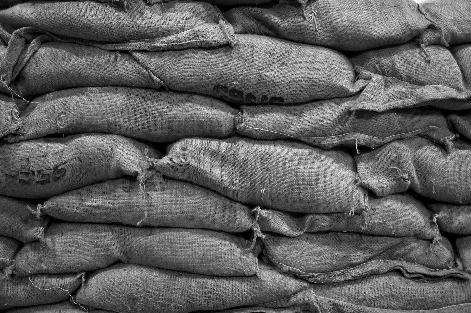 Стена, мешки, безопасность, Зорин Миша