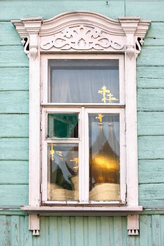 А за окошком...