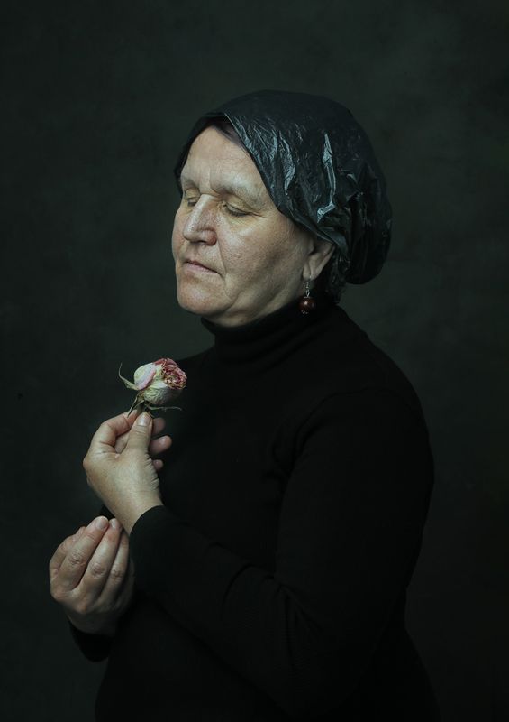 Портрет с розой фото превью