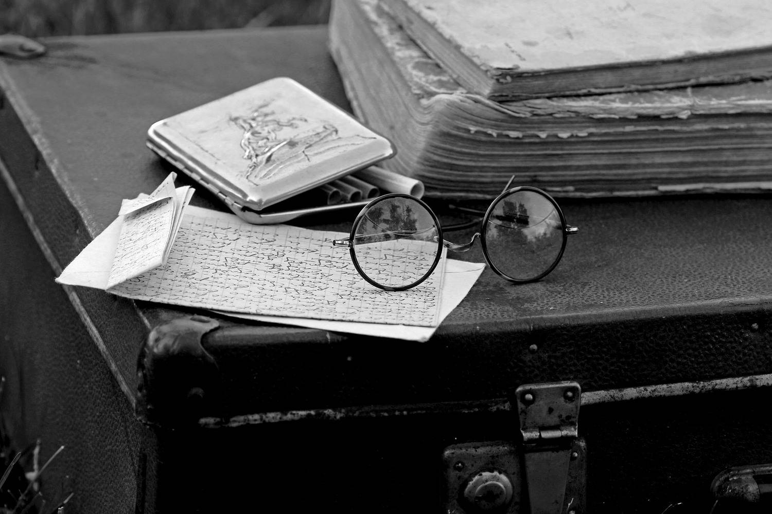 натюрморт, фотонатюрморт, still life, stillifefoto, монохром, ч.б.фото, ретро_натюрморт, очки,  наталья казанцева, Наталья Казанцева