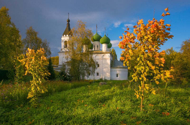 монастырь, вологда, осень, клены В Горне-Успенском монастыре. Вологда. фото превью