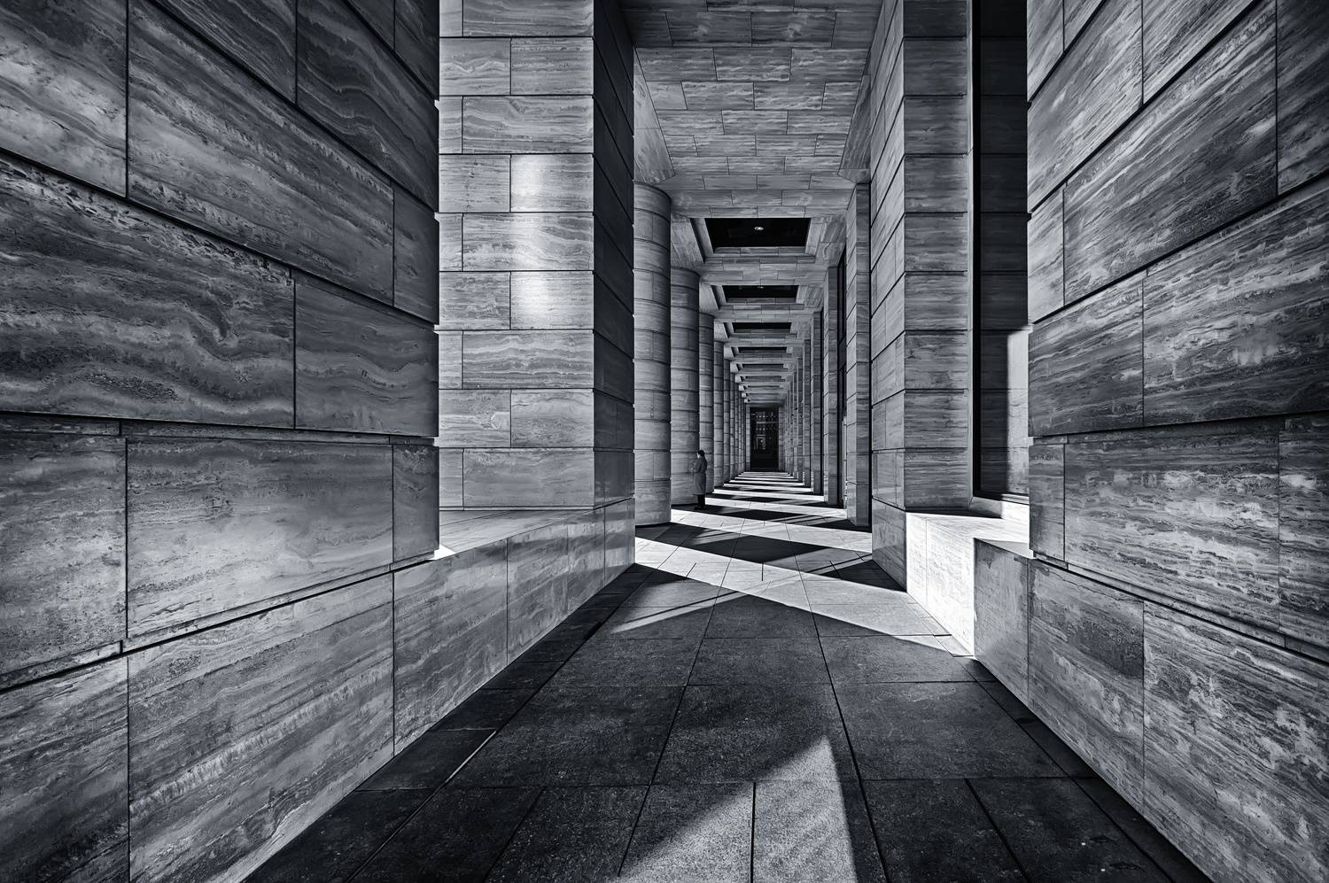 город архитектура свет тени арка геометрия монохром, Тамара