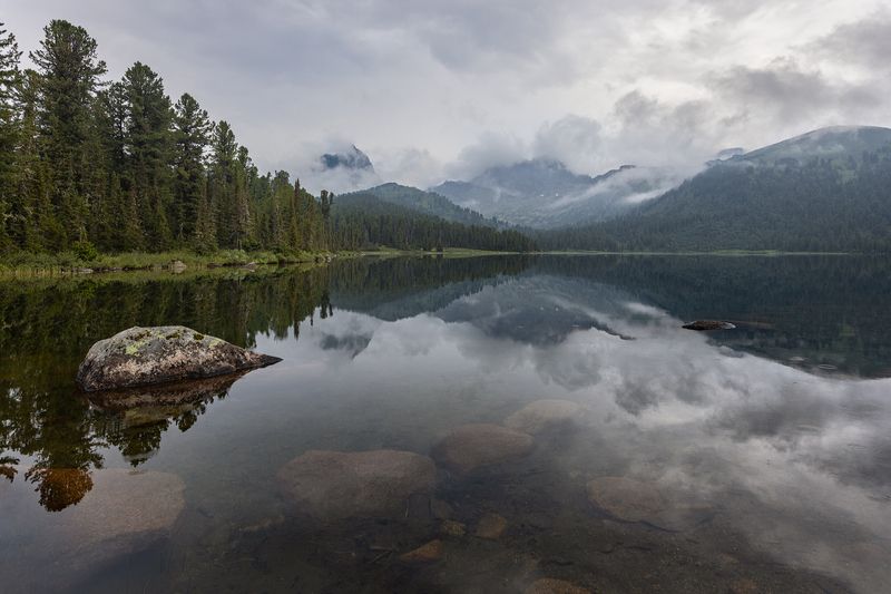 ергаки Туман на озере Светлое фото превью