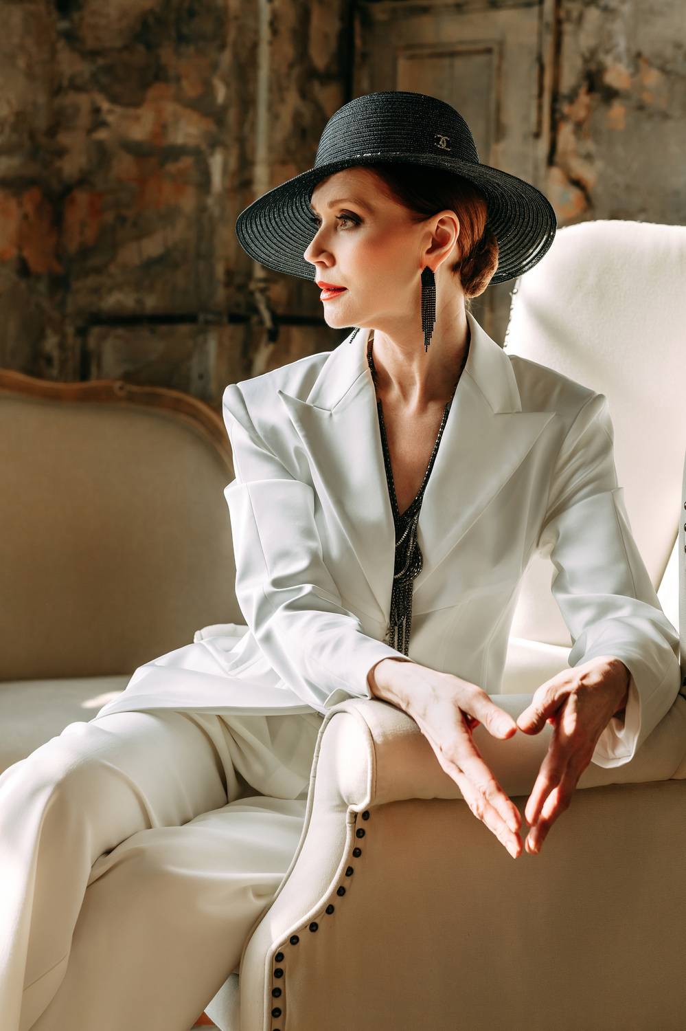 женщина, студия, солнечный свет, шляпа, Алексей Плешков