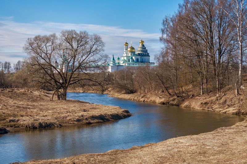 Апрель. Ветреный день фото превью