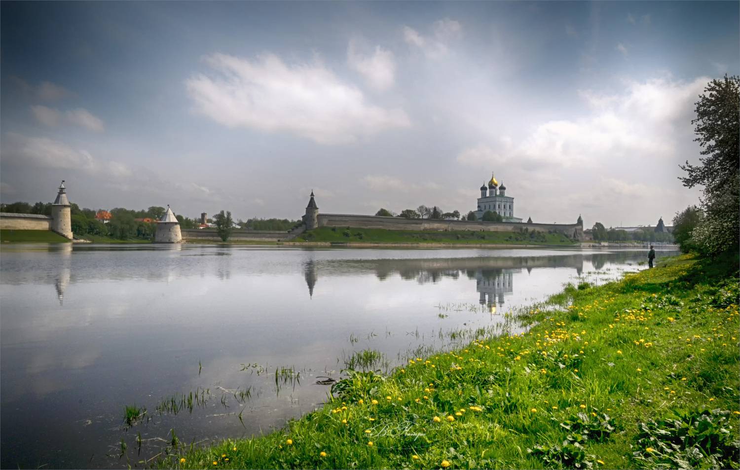 река собор башни рыбак облака, Вера Петри