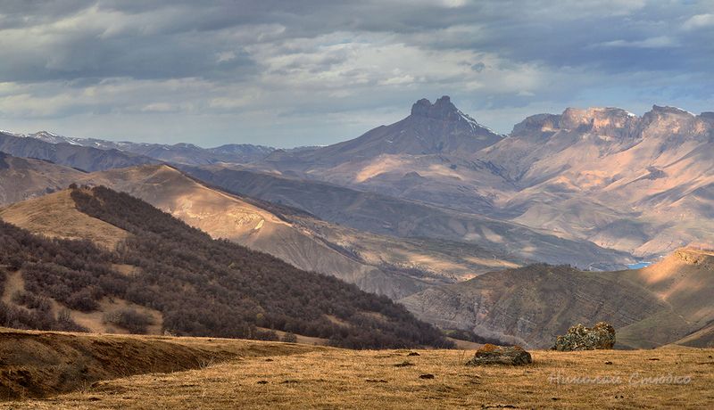 кавказ, горы Пейзаж цвета хаки фото превью