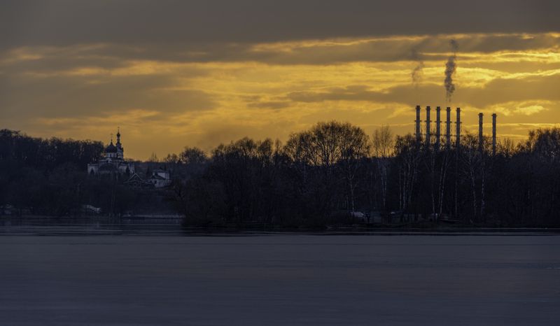 Москва, Большой Строгинский Затон, Троице Лыково, Храм Успения Пресвятой Богородицы, закат Последний закат марта фото превью