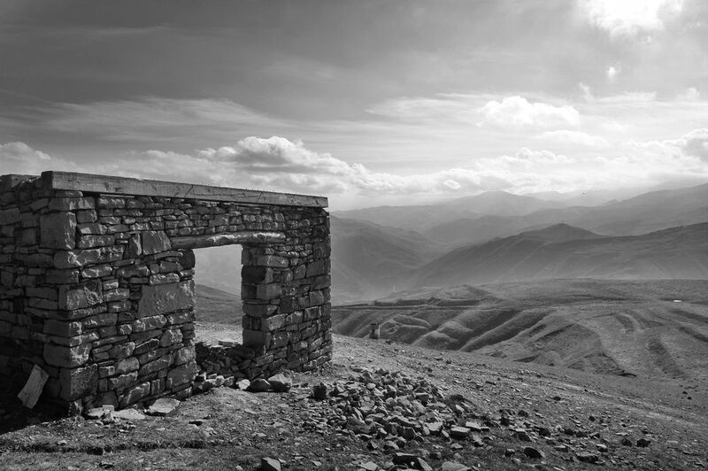 Остатки, руины, бесконечность Уже никого фото превью