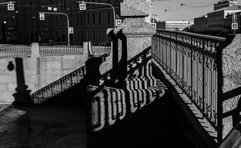 тень свет город чернобелое весна архитектура Тени и изломы ранней весны фото превью