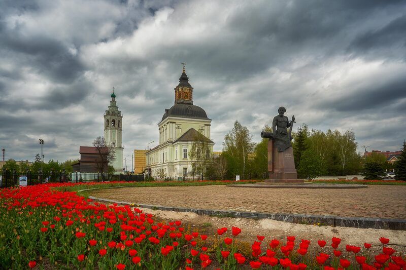 тула, городской пейзаж, церковь, клумба, памятник Памятник Демидову (Тула) фото превью