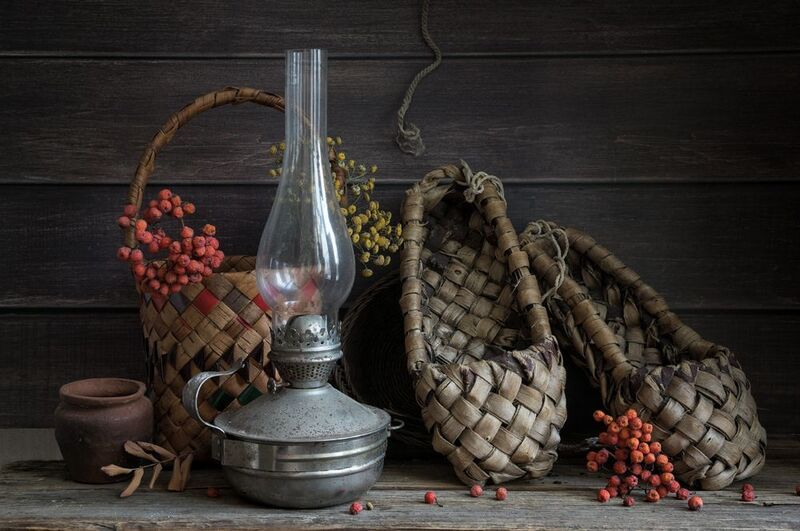 лапти, лампа керосиновая, туесок, старина Эх, лапти мои, лапти лыковые... фото превью