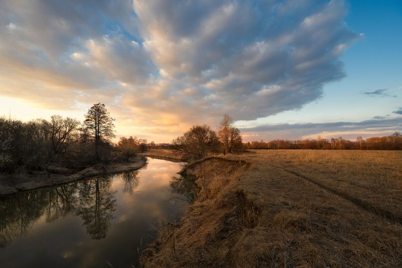 вечер, март, закат, река, небо, облака, свет, отражение, краски весенний вечер фото превью