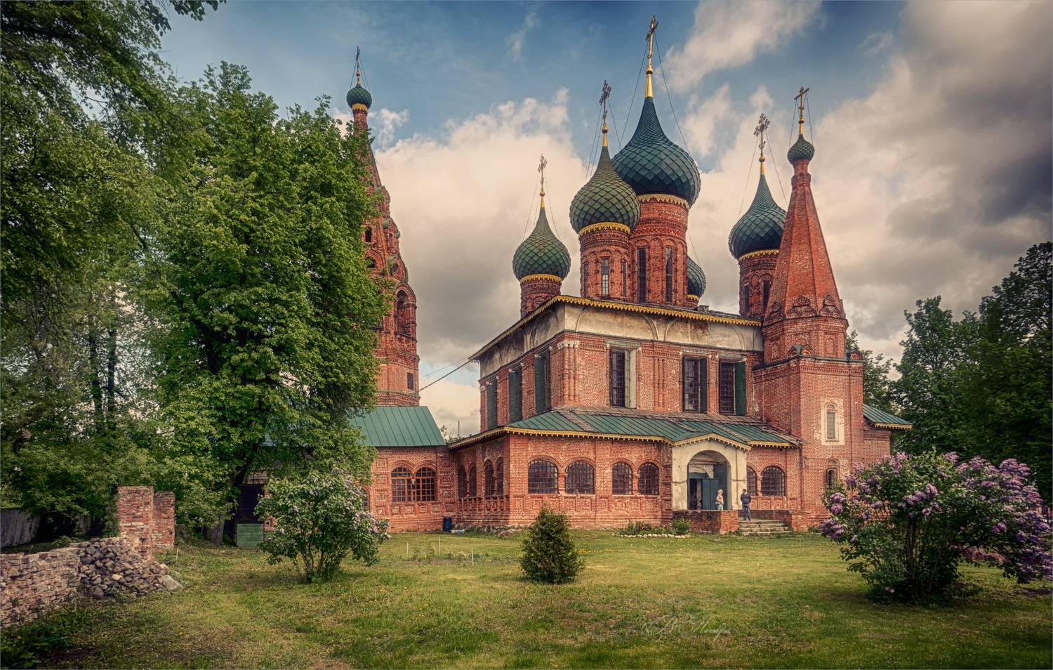церковь, колокольня, сирень, забор, Вера Петри