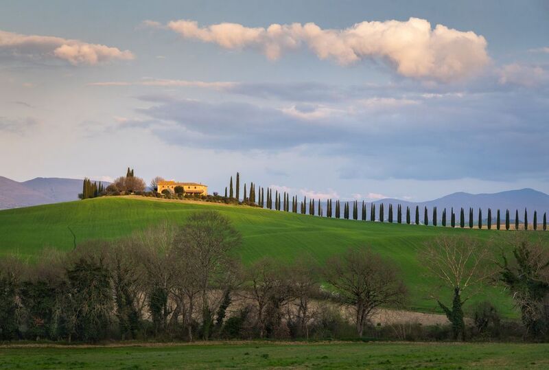 Дом на холме фото превью