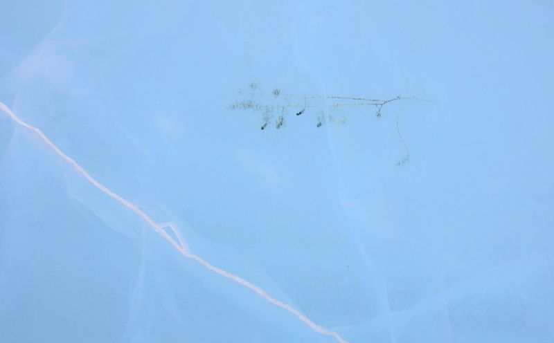 Лёд озера Байкал фото превью