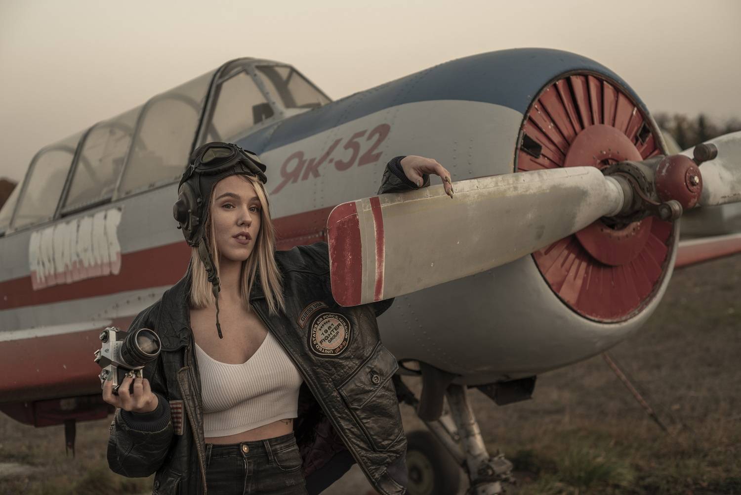 пилот, пилотесса, самолёт, аэродром, шлем, униформа, лётчик, як, Арсен Алабердов