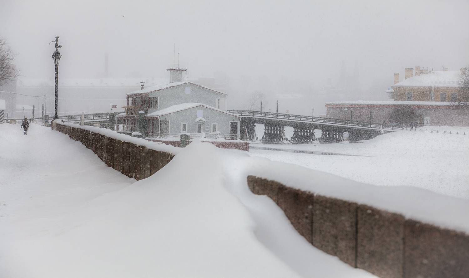 ,  александр михайлов