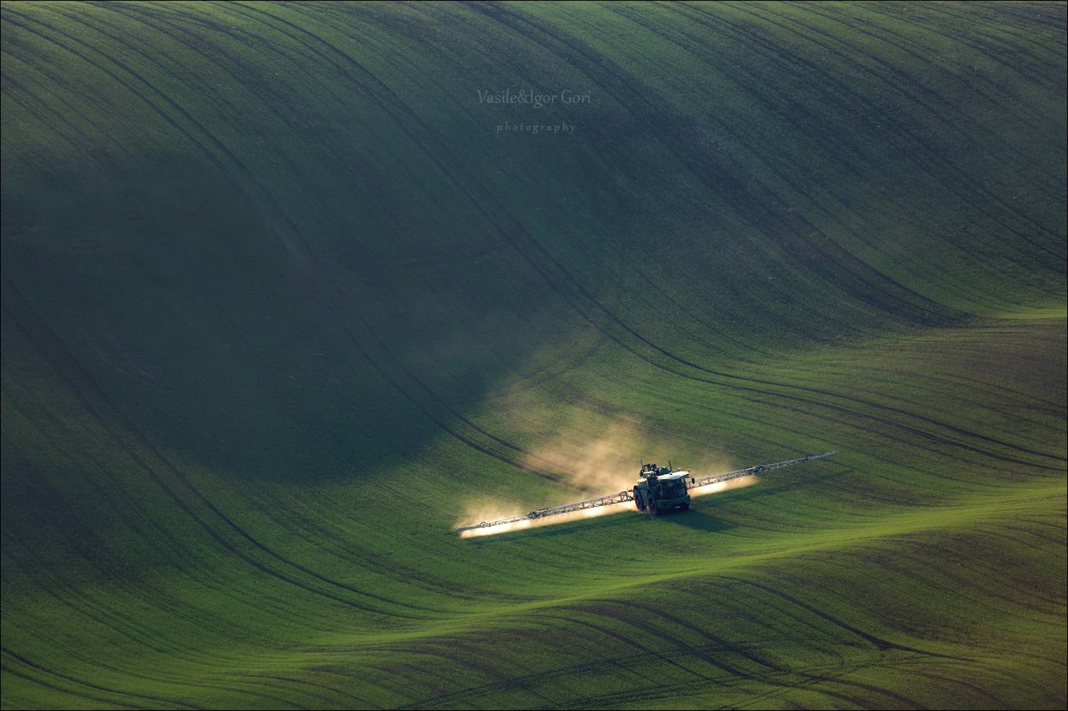 южная моравия,пейзаж,линии,south moravian,lines,свет,czech,осень,чехия,landscapes,трактор,полевые работы,nature,agriculture,rural, Гори Василий