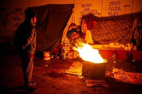 RÉQUIEM: LAS SOMBRAS INVISIBLES