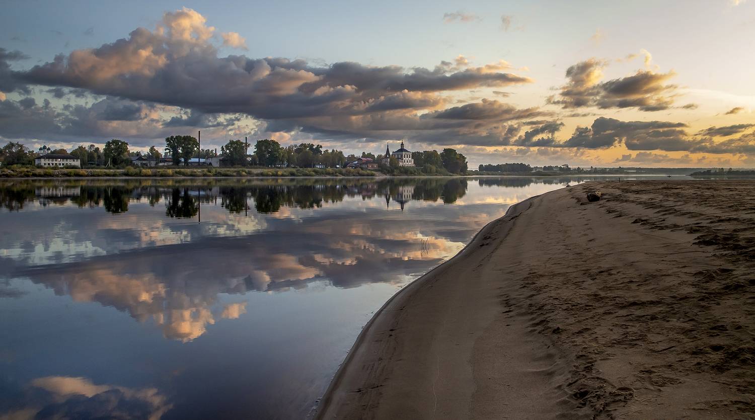 река, вычегда, песок, пляж, штиль, небо, отражение, церковь., Анкудинов Леонид