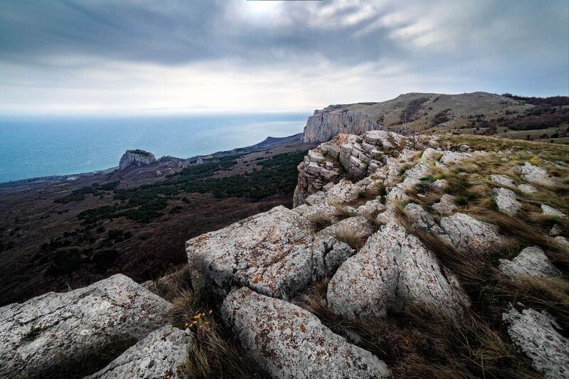 крым, горы, камни, трава, цветы, небо, облака, море, скалы *** фото превью