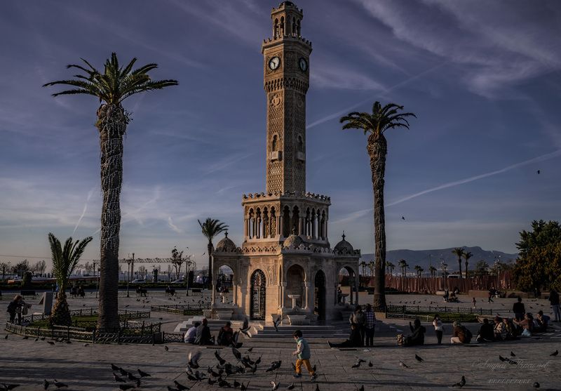 Городской пейзаж, башня, площадь Конак, Измир, Турция Площадь Конак, Измир, Турция фото превью