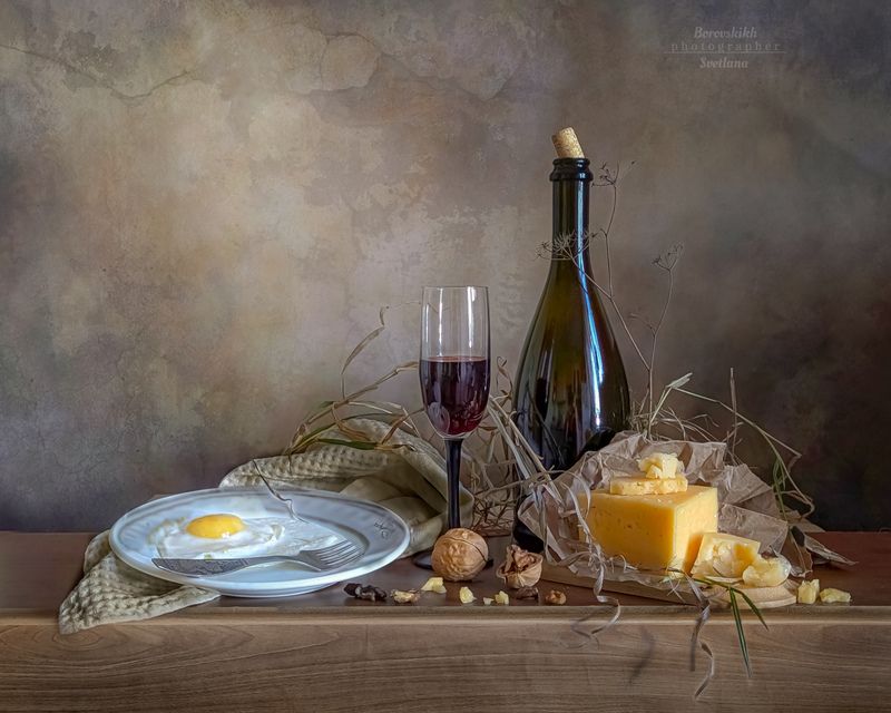 Натюрморт с вином и сыром фото превью