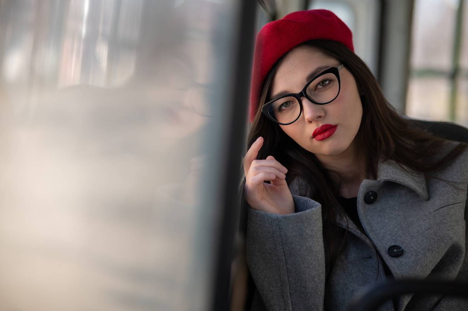 берёт, автобус, транспорт, отражение, окно, очки, красный, модель, Арсен Алабердов