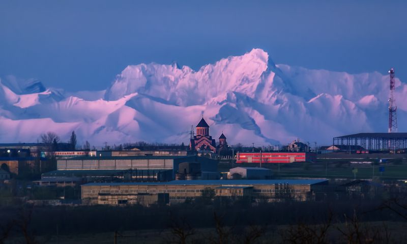 кавказ, кмв, кавказские минеральные воды, горы, георгиевск, храм, рассвет, синий час, весенний рассвет, главный кавказский хребет Горный хребет фото превью