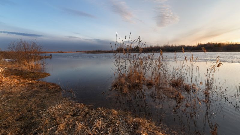 Апрель, на озере. фото превью