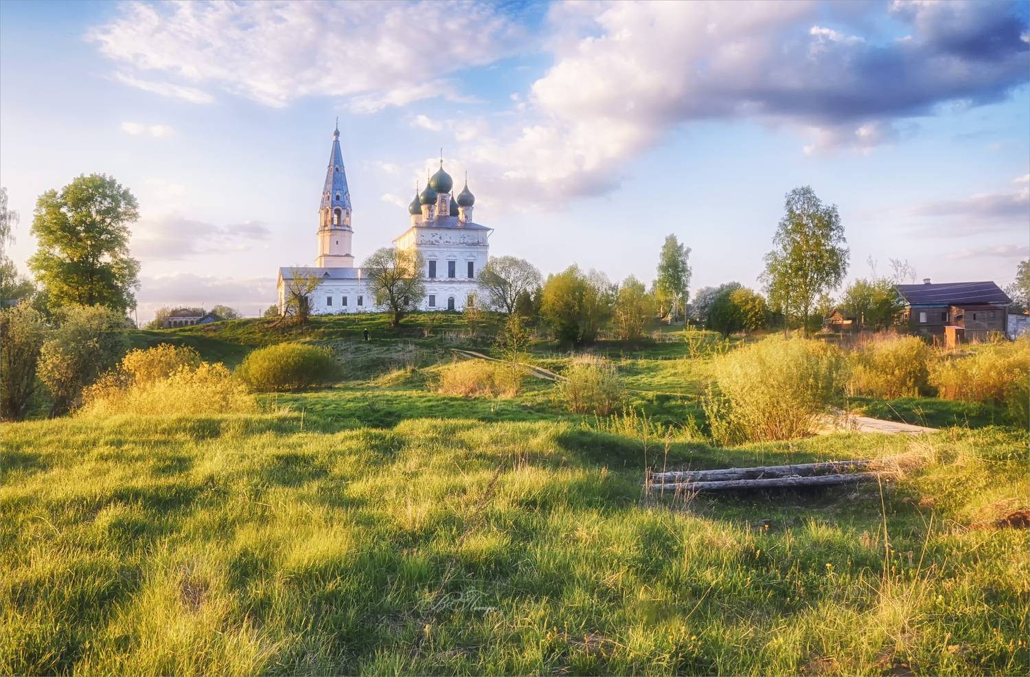 церковь колокольня облака, Вера Петри