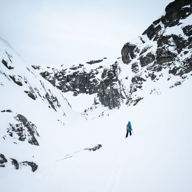 Безымянное ущелье под вершиной Чильмана. Хибины. фото превью