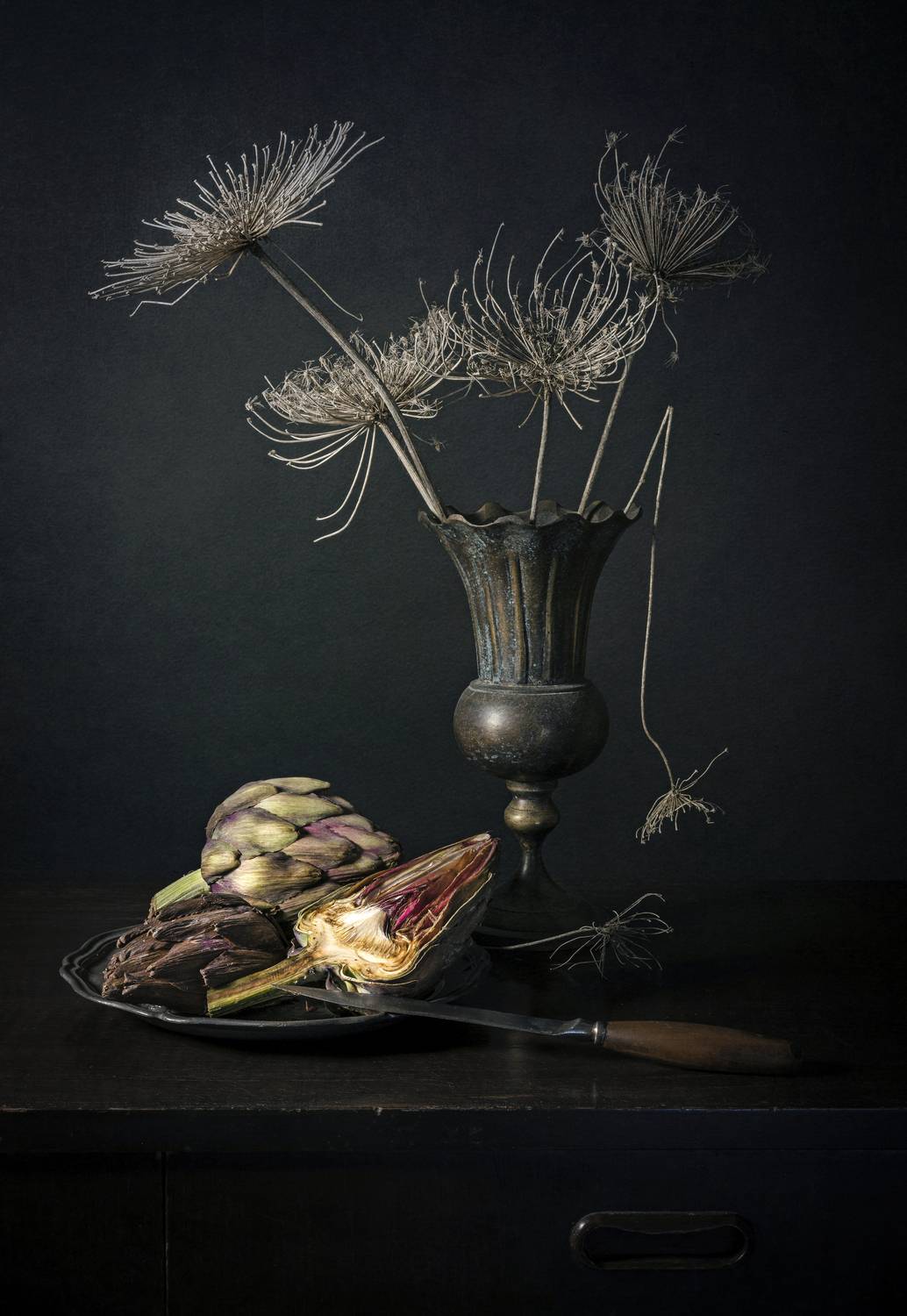 Ваза, артишок, нож, блюдо, сухие цветы-зонтики., Татьяна Горбачева Маментьева