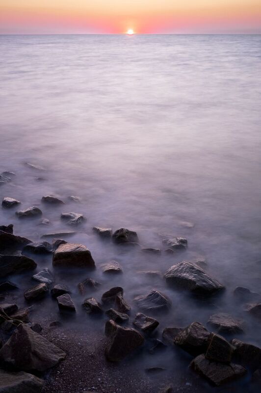 вечер, закат, камни, море, длинная выдержка Закатные краски фото превью