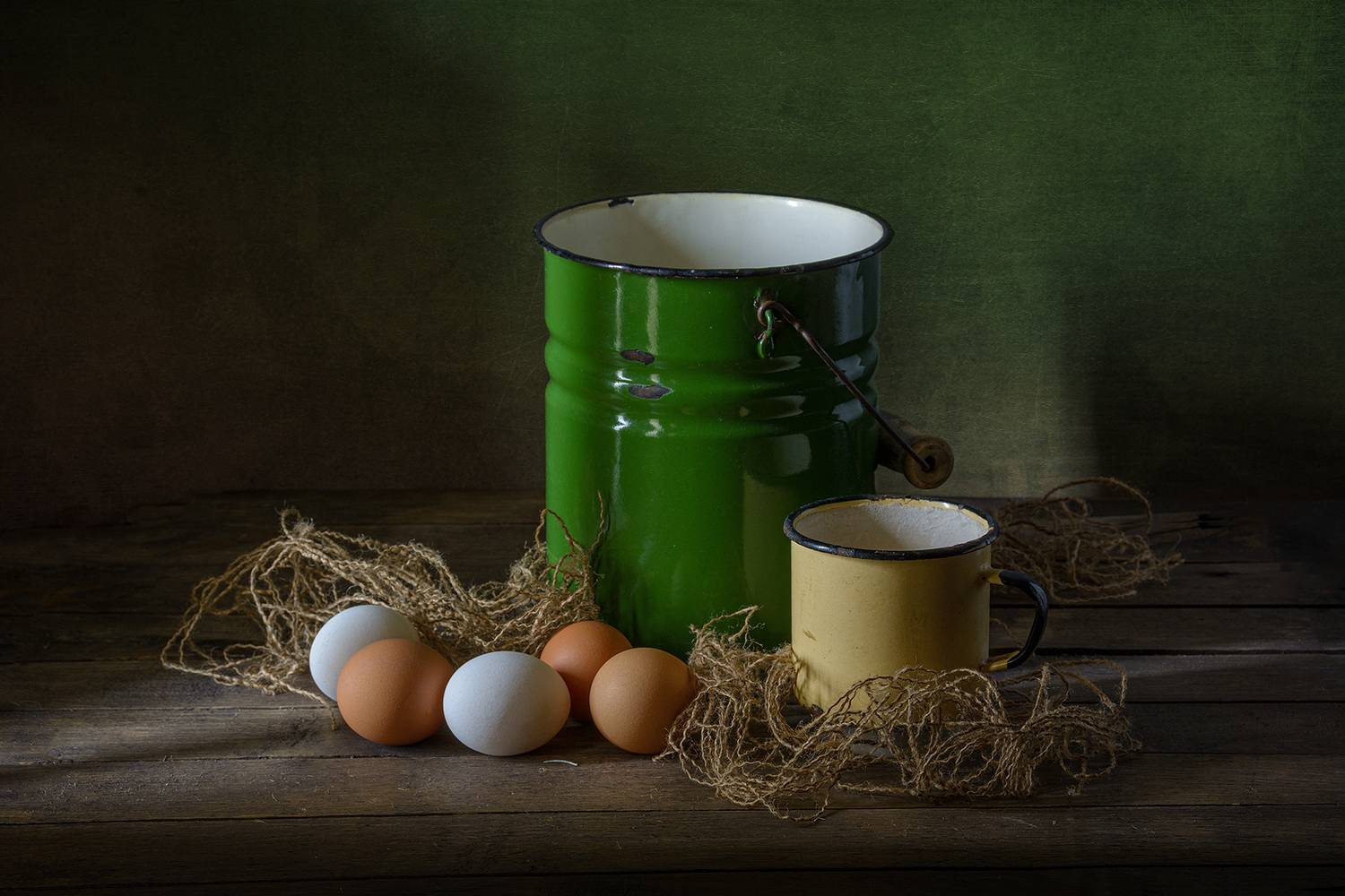 яйца, бидончик, кружка, нитки, зеленый, натюрморт, Алексей Бычков
