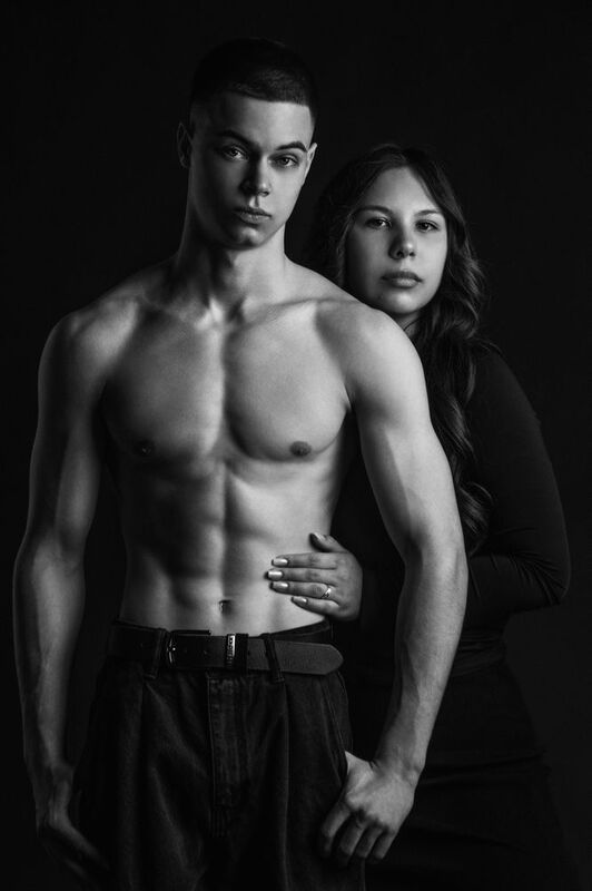 Behind a reliable back фото превью