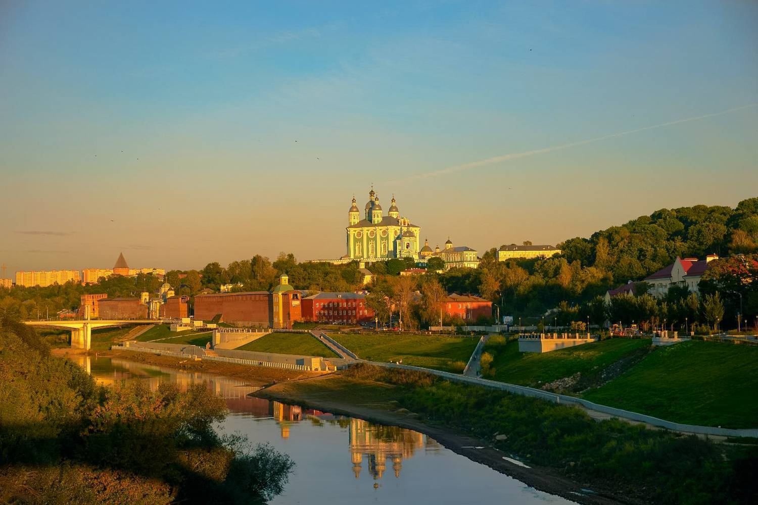 пейзаж, городской пейзаж, Смоленск, река Днепр, собор, Успенский собор, крепостная стена, история, Лидия Киприч