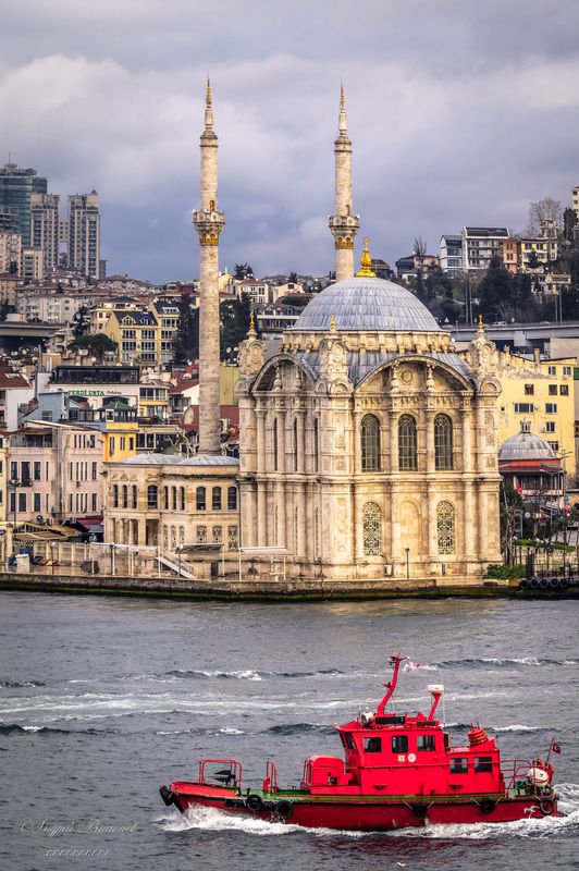 Босфор, Стамбул, мечеть Бююк Меджидие фото превью