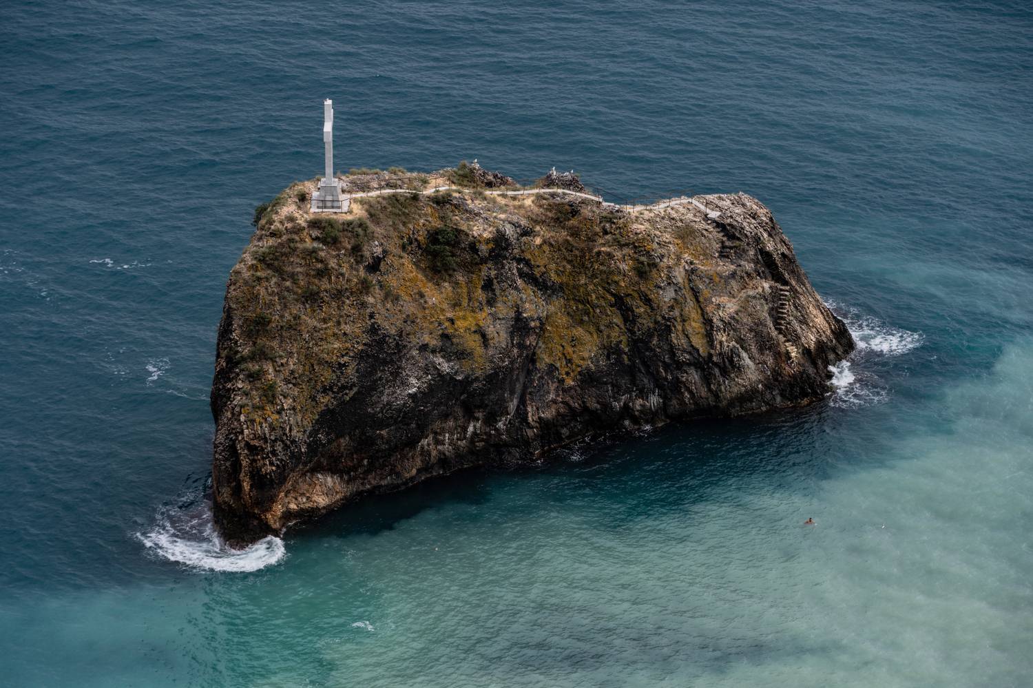 Россия, Крым, Севастополь, мыс Фиолент, Яшмовый пляж, Георгиевская скала, скала Святого Явления, Гаврилов Юрий