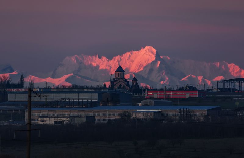 кавказ, кмв, кавказские минеральные воды, горы, георгиевск, храм, рассвет, весенний рассвет, главный кавказский хребет Рассвет в горах фото превью