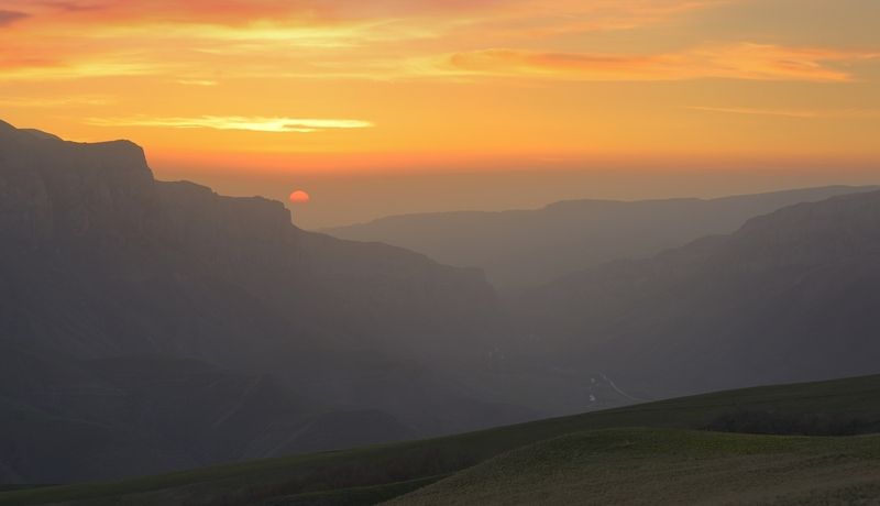 Рассвет в горах Кавказа фото превью